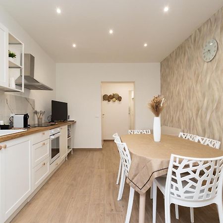 Ludo Holiday House - Charming Con Patio A Due Passi Dalla Cattedrale Palermo Exterior photo