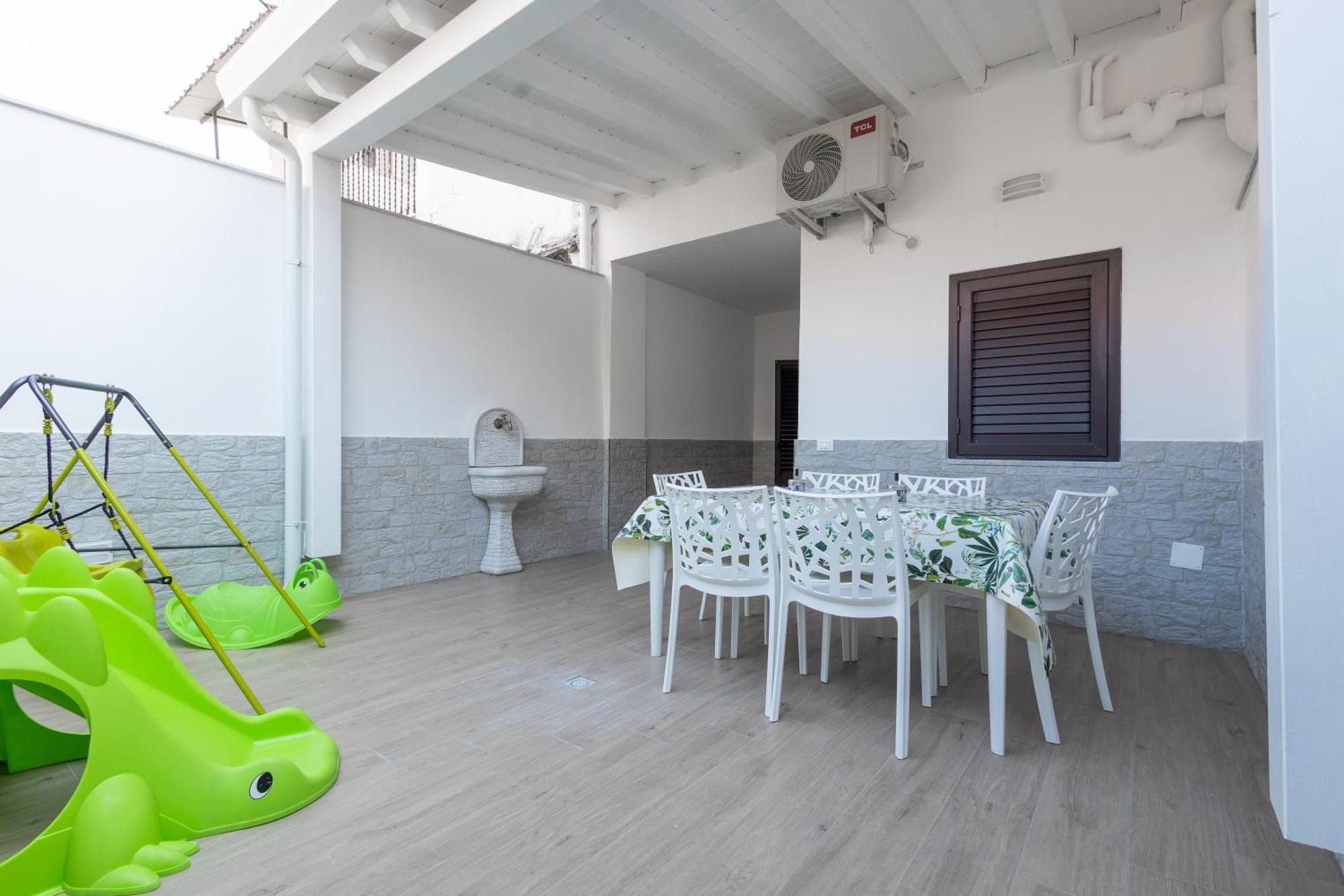 Ludo Holiday House - Charming Con Patio A Due Passi Dalla Cattedrale Palermo Exterior photo