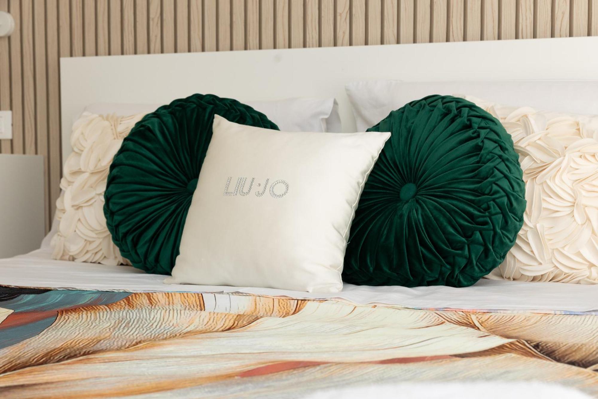 Ludo Holiday House - Charming Con Patio A Due Passi Dalla Cattedrale Palermo Exterior photo